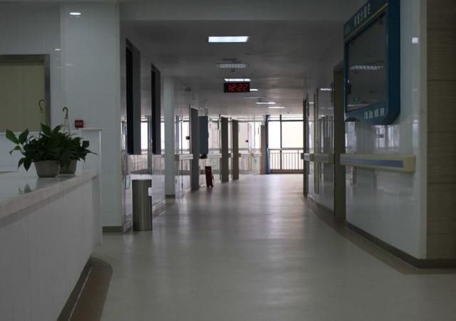 大喊|大伯捡回一支笔给7岁外孙玩,孩子突然大喊:我看不见了!医生叹惜:这辈子都恢复不了