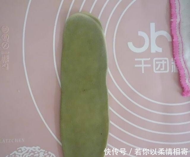 上保鲜膜|抹茶酥和我自己做的红曲糕点,不油腻