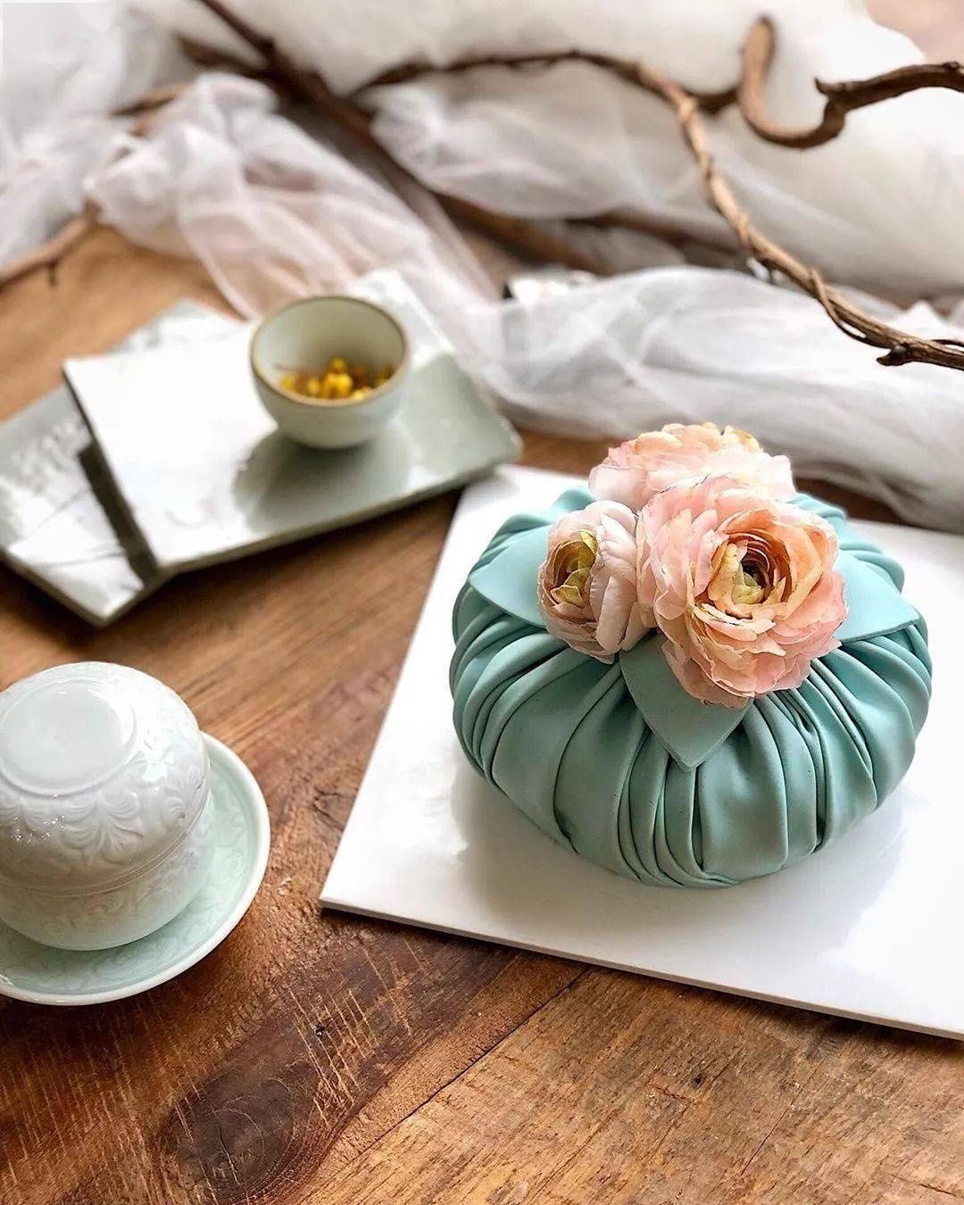 包袱蛋糕|脑洞太大韩国小姐姐晒神秘蛋糕,引百万粉丝每天催更太美了,每一张都让我流口水…