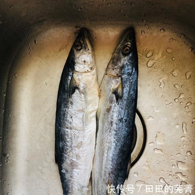  肉质|你炖的鲅鱼又腥肉还老别直接加水炖，2个小秘诀，鲜香无腥味
