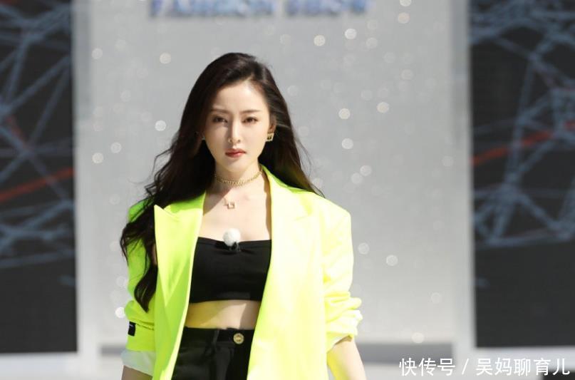  大长腿|何穗和张天爱同样是三进宫，两人六个造型你更喜欢哪一个