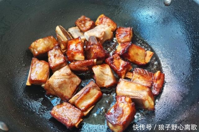 餐馆|怎样做红烧排骨能和餐馆的一样好,教你小窍门,味道不腥,颜色好