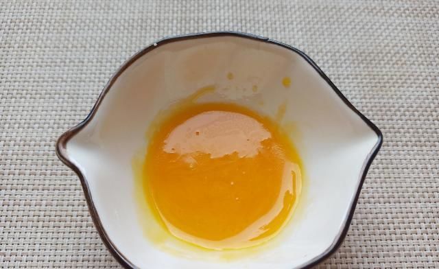 蓬松|教你做独家懒人面包,1碗面粉3个鸡蛋,不用烤箱,蓬松柔软又香甜