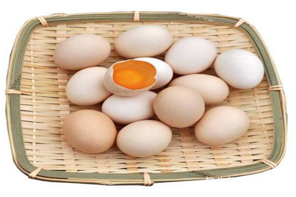  农村|奶奶祖传腌鸡蛋方法，只放盐啥都不用放，一个月个个起沙又流油