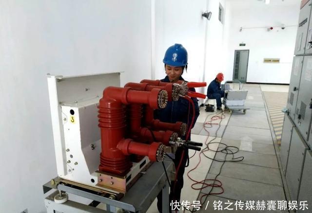 操作|脱下工装,这些电网女神竟这么美!