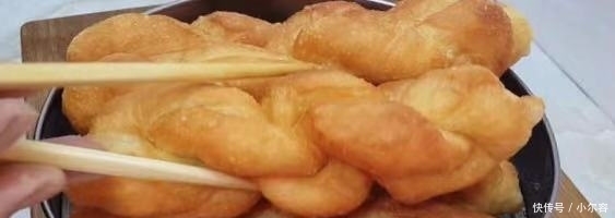 面粉|面粉跟鸡蛋绝配,教你做此物,比麻花香,比油条软,上桌不够吃