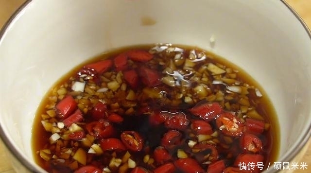 过瘾|秋天要多吃南瓜,加一朵西兰花,不用炒不用炖,一口一块真过瘾