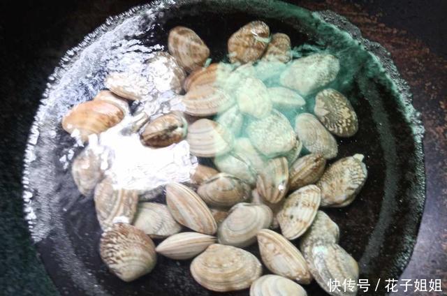  花甲|爆炒花甲是冷水下锅还是开水下锅，很多人都做错了难怪不好吃