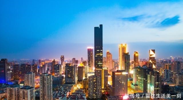 涨价|质量不输茅台的酱香白酒,竟因太便宜没人买,涨价后销售额破百亿