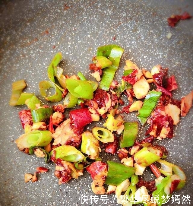  适量|嫌鱼香肉丝油大？其实，这只是鱼香油肉丝，更健康美味！