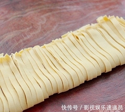 传统|#钟于经典传统味#上汤豆皮青口小白菜