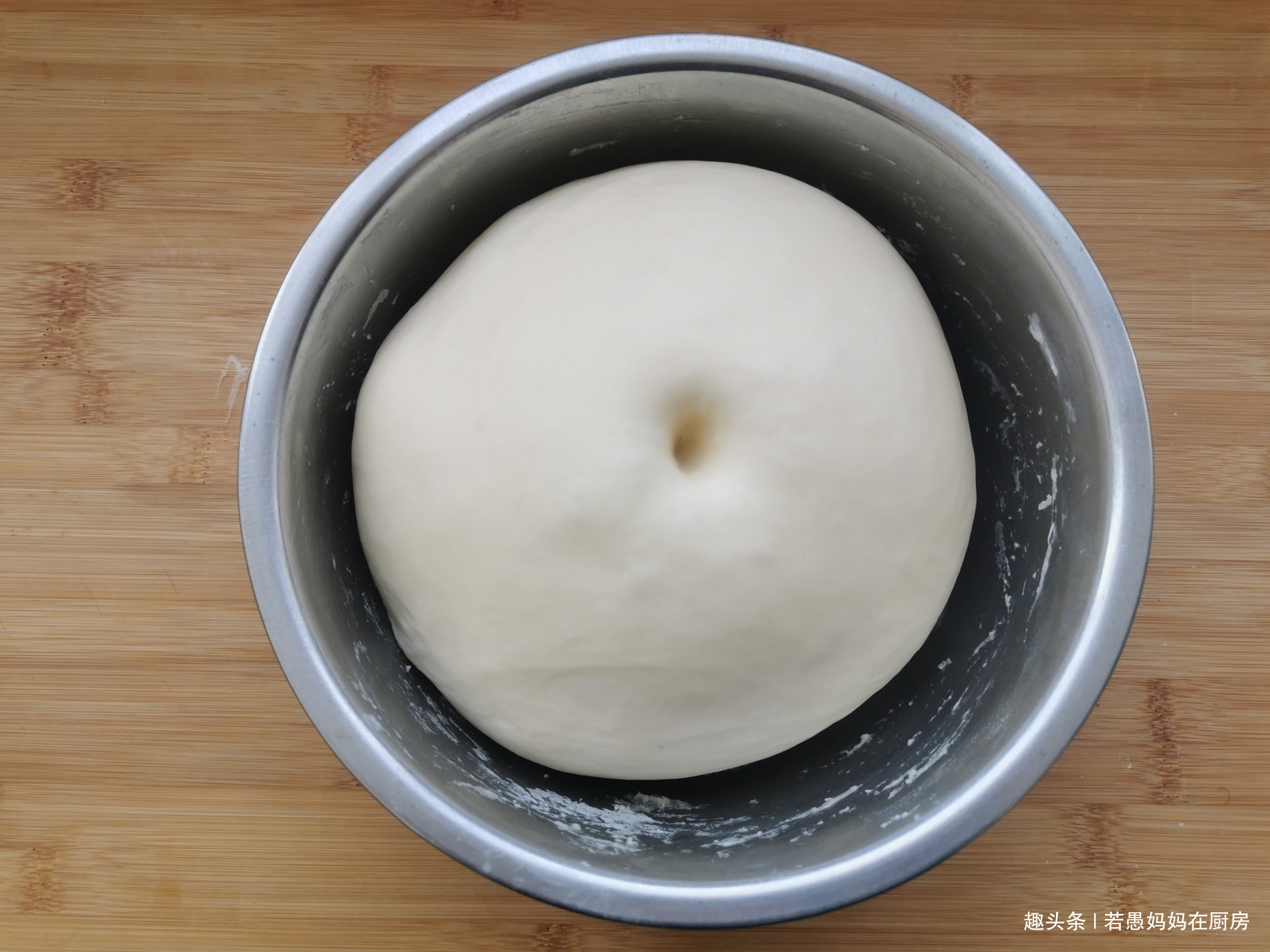 饼铛|自己在家做面包,3个动作15分钟揉出手套膜,烤箱电饼铛都能做