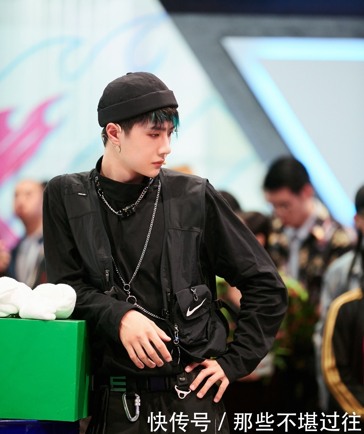  舞台|炸场专家王一博实名舞台玩家，低调有实力，有趣又可爱