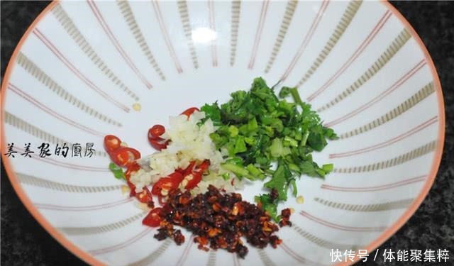 酸爽|比香辣粉、油泼面更过瘾!这一碗香辣酸爽,好吃到连汤都喝干净!