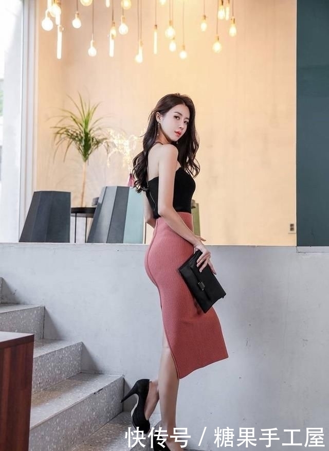 尽显|成熟妩媚的小姐姐,时尚穿搭抹胸紧身裙,尽显高挑女神气息