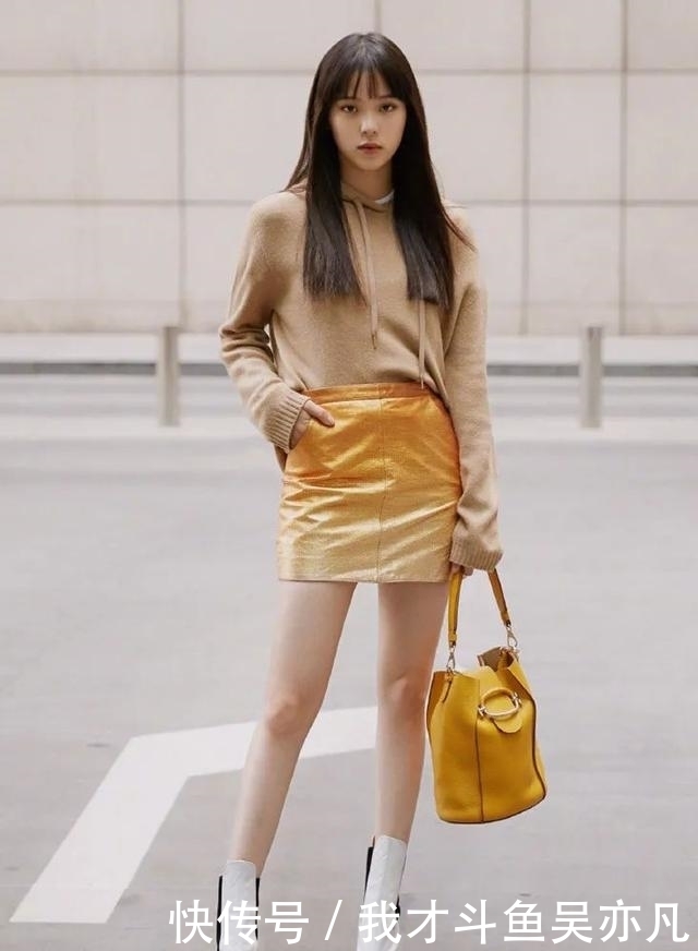 卫衣|卫衣+半裙=早秋最火混搭套路,时髦炸了