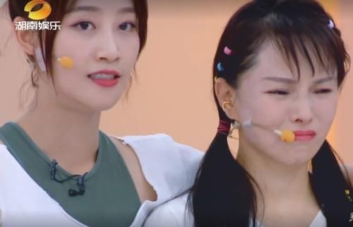  状态|伊能静跟蓝盈莹组队呈现崩溃状态，气到踢墙又哭了，心疼张含韵