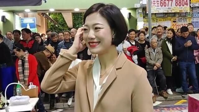 压轴|她是《星光大道》冠军,春晚压轴登台,1年后却只能沦落街头卖唱