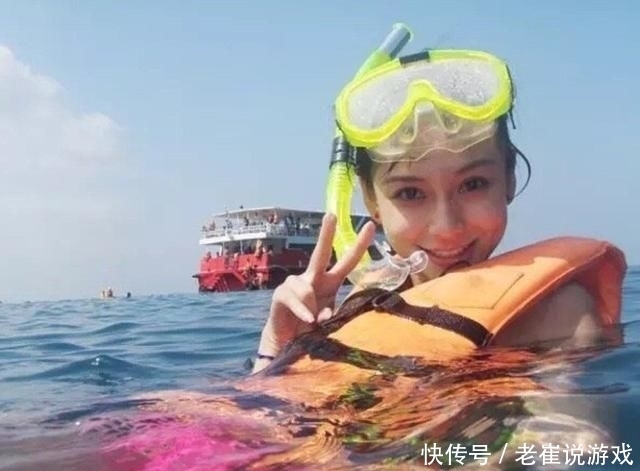 冲浪|baby穿泳装冲浪,“蚂蚁腰”却太抢镜,这确定是孩子妈的身材?