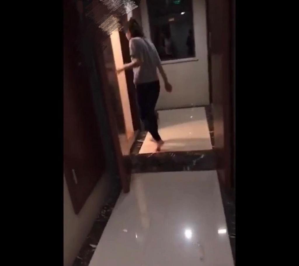 公司|半夜四点叫开锁公司开锁，锁开后，女子却关上房门拒付钱