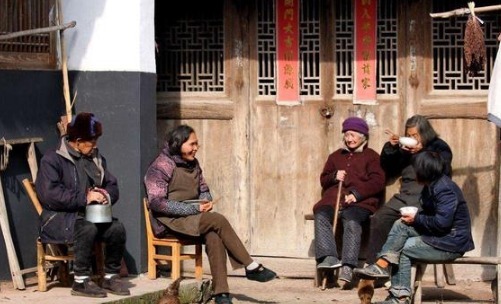  留守|现在农村突现“假寡妇”，留守光棍数量大增，为什么不出去打工