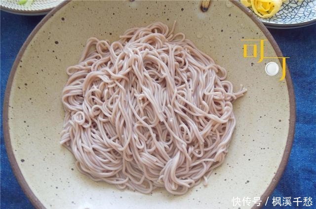 送给|热量极低,口感却很好的凉拌荞麦面,送给喜欢健康饮食的你