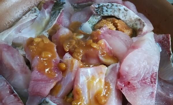  小心|不小心被鱼刺卡到喉咙，教你1招，比喝醋还好，让鱼刺自己跑出来