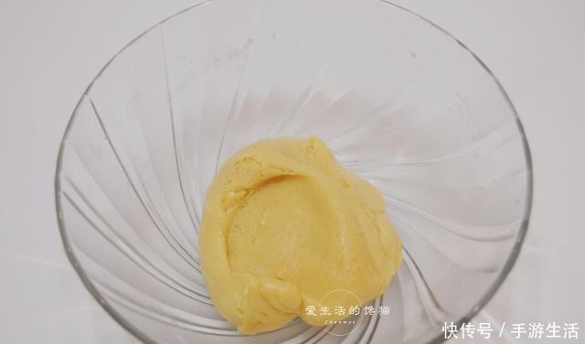 中秋|1个鸡蛋1碗面粉,手不沾粉就做好,酥香脆口,比月饼还好吃