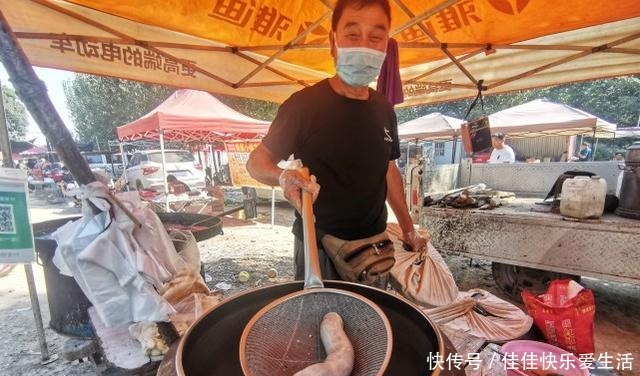豫北地区|大叔集市卖暗黑美食一天百碗,外地人难下咽,本地人一天不吃就想