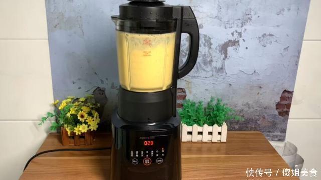  米糕|夏天就爱小米这吃法，不熬粥不煮饭，好吃不上火，比吃蛋糕还过瘾