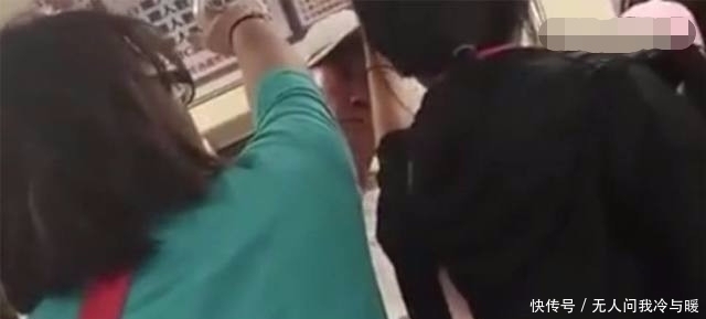 小孩|生病小孩没给老人让座被这样对待，孩子妈妈一句话让老人没话说！