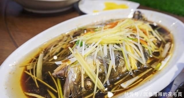 味道|和媳妇回农村老家,叔叔请客吃大餐,30道菜霸气桌子摆不下