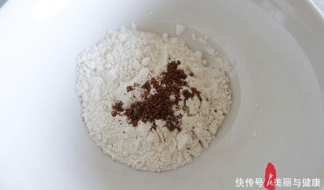 鸡蛋|三种不同的鸡蛋饼,制作方法各异,您更喜欢哪一种