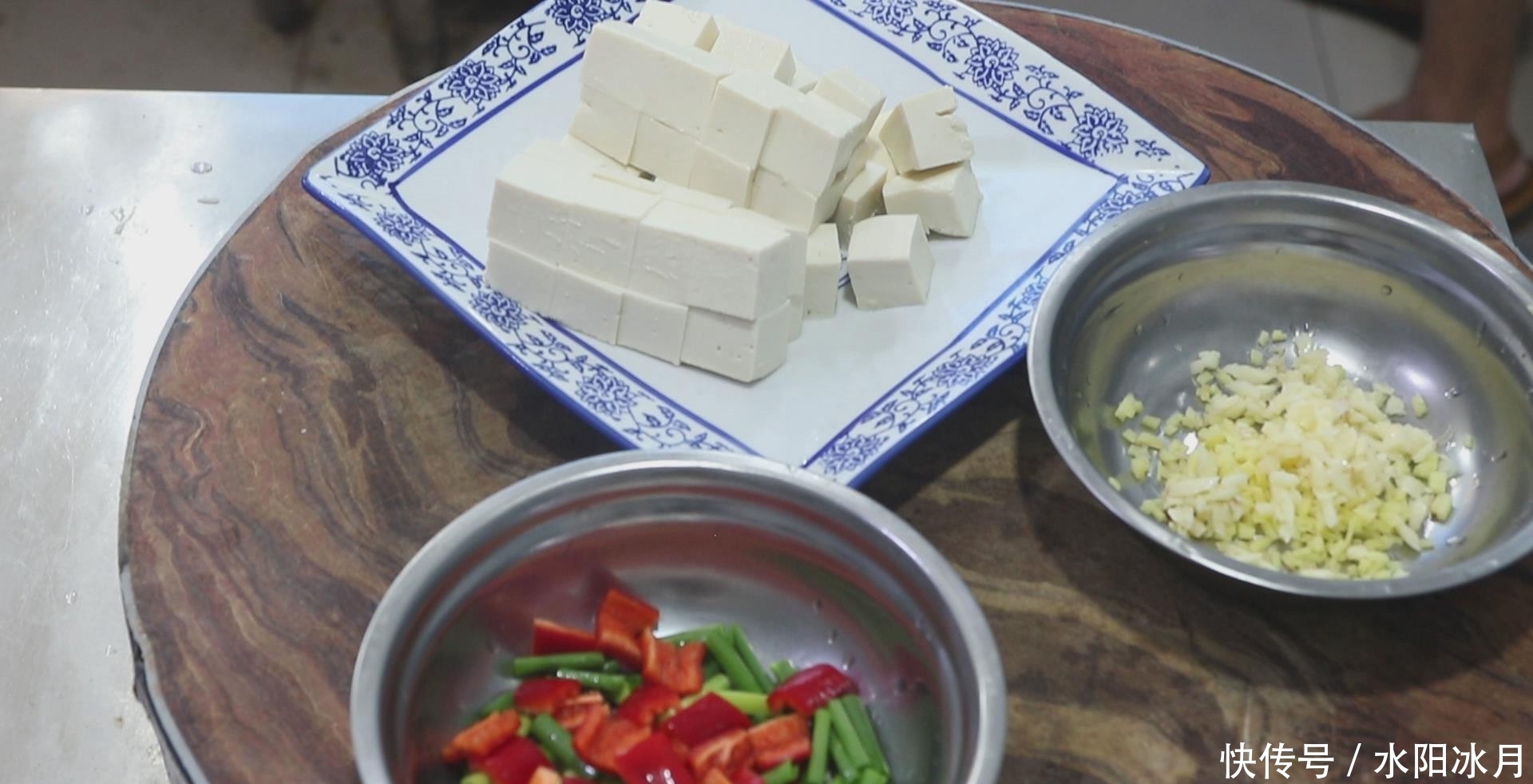 豆腐|大厨分享“剁椒豆腐”的家常做法,开胃下饭,滑嫩入味,越吃越香