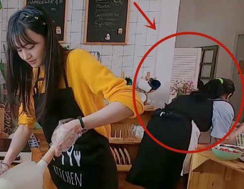 好坏|罗拉差点在厨房里摔倒,旁边郑爽的反应成亮点,暴露两人感情好坏