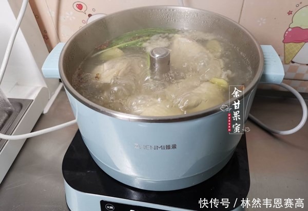 饭菜|一家三口的午餐,家常下饭菜简单味美,精细搭配家人都喜欢