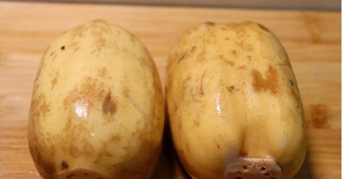  白净|莲藕一焯水就变黑？大厨：牢记一招，保证藕片白净爽脆，更入味