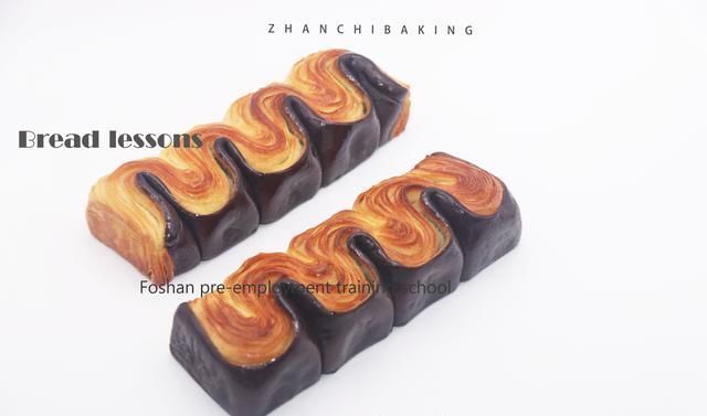 详细|从揉面、整形到烘烤,这里有超详细的「丹麦面包」制作方法技巧