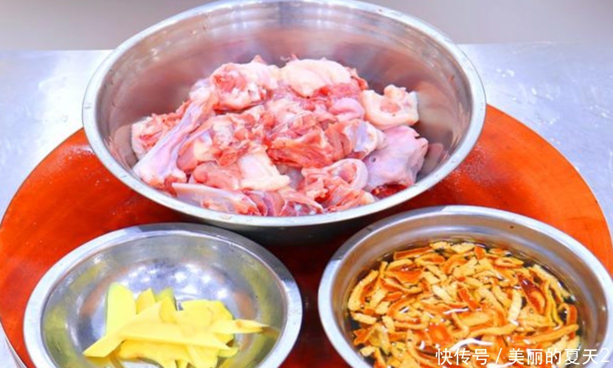  八月|八月初，它跟鸭肉是绝配！随便焖一焖，营养开胃不油腻，孩子爱吃