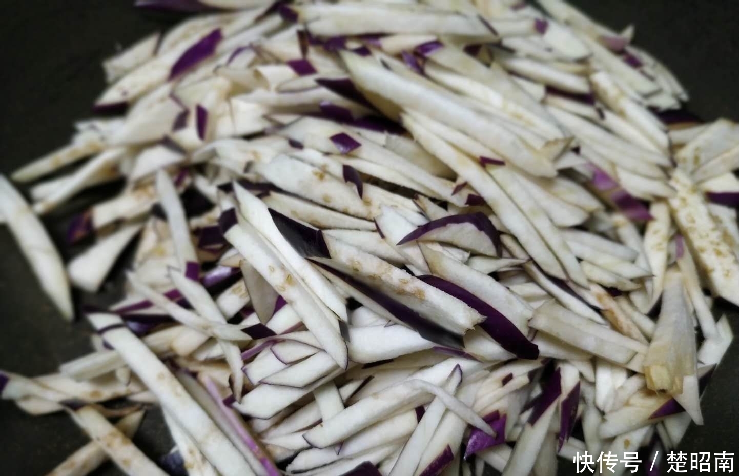 清清爽爽|跟炒蔬菜一样炒出来的茄子,真的是一点都不油腻,清清爽爽,好吃