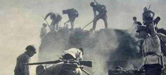 路过|鬼子躲在炮楼中，苏联兵久攻不下，中国老农路过说这还不简单