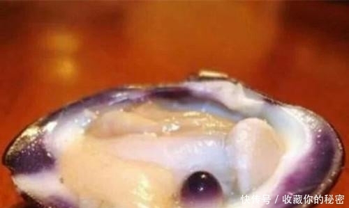 吐出来|女子喝海鲜汤时差点卡到喉咙，吐出来后一看，顿时饭都顾不上吃了