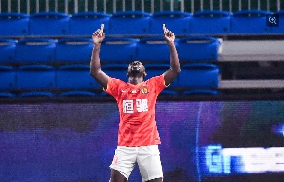 摩托|恒大4比1完胜申花!“小摩托”花式表演:进球造乌龙造点球全活奉献