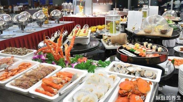 吃自助餐的时|吃自助餐时,若想吃回本,内行人都不拿这四种食物