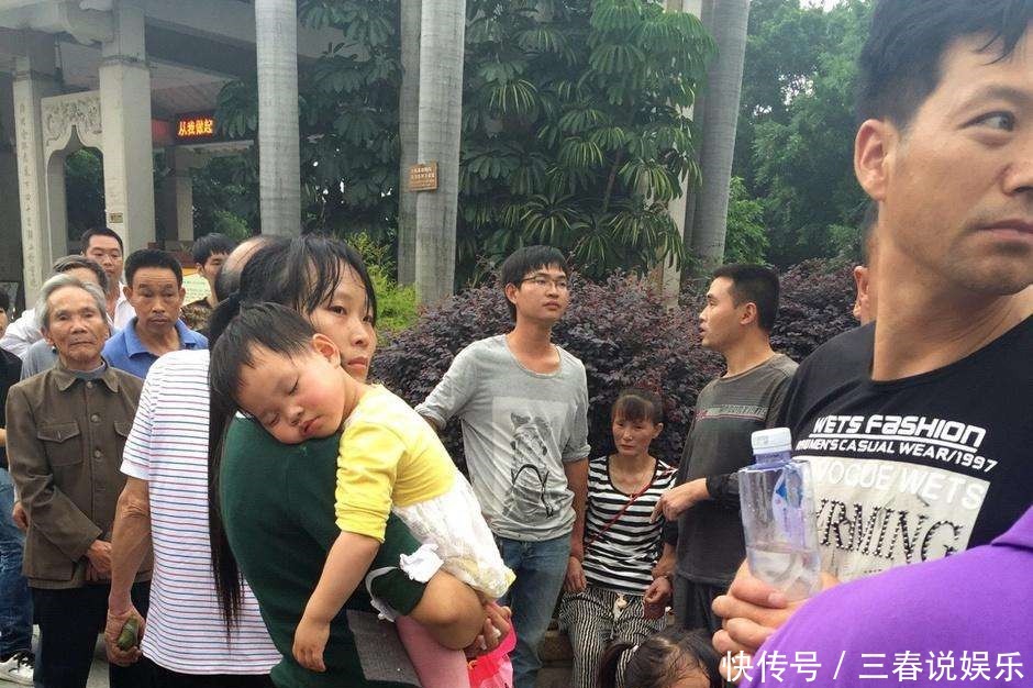  救回|人贩子组团抢娃，竟说亲妈是人贩子，亲妈急中生智救回了孩子