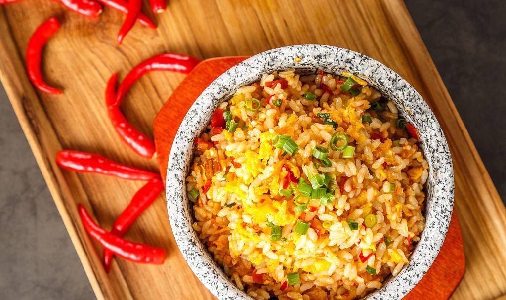 胡萝卜|如何让蛋炒饭变得美味掌握这些步骤很重要,炒饭很好吃
