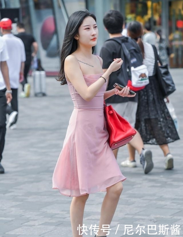 这条|等待一秒钟入夏？茫茫裙海之中的这条裙子，让你性感又显腿长！