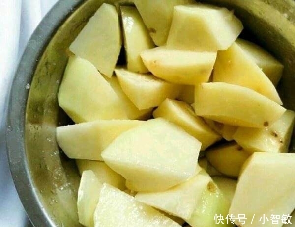 一年四季|这菜一年四季都便宜,我家一买就8斤,维C是苹果10倍,全家爱吃