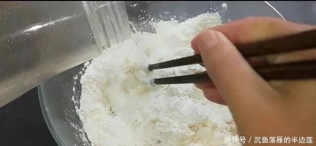  不吃|这个“饼”3天不吃就想的慌，金黄酥脆，又香又解馋，做法超简单