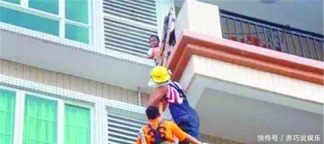 回家|爸爸回家找不着闺女，开门看到这一幕，奶爸内心幸好回来得早